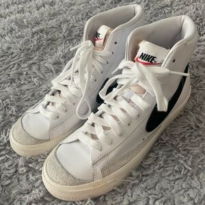 Nike Blazer Mid’77s 💕 || (NWOT)